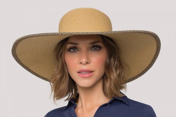 Use e abuse dos chapéus UV para curtir o verão