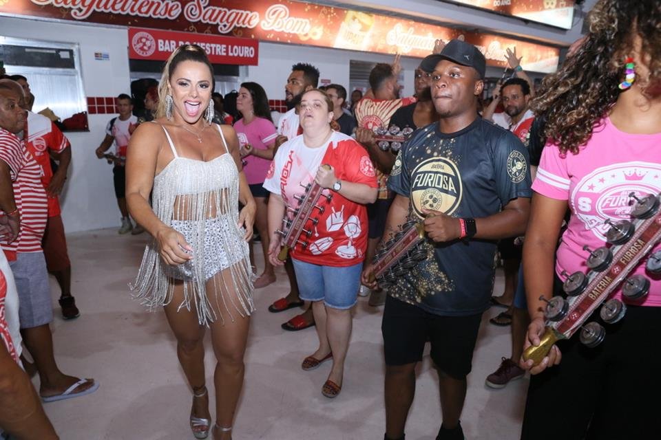 Viviane Araujo ( Fotos Anderson Borde / AgNews )