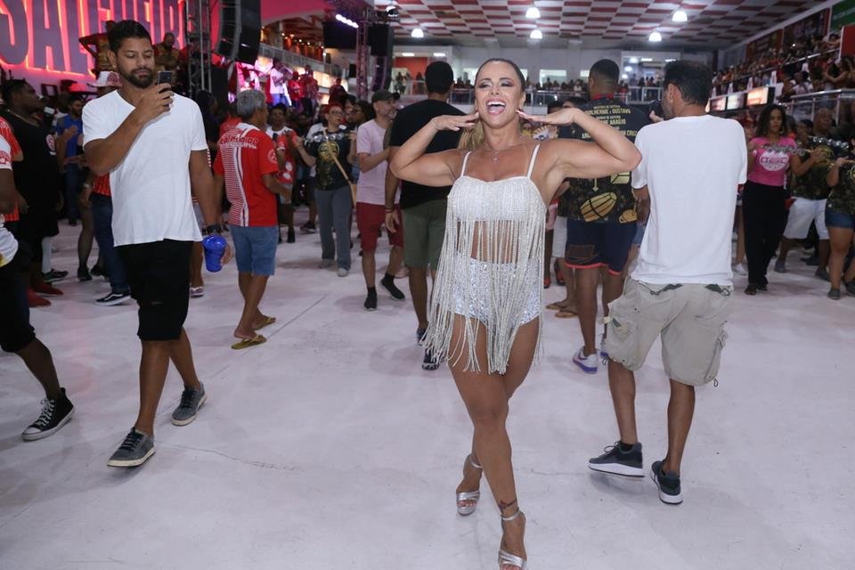 Viviane Araujo ( Fotos Anderson Borde / AgNews )