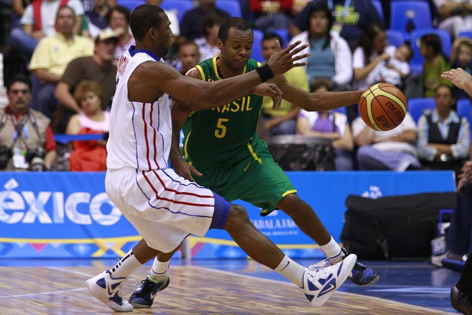 Melhores jogadores brasileiros de basquete