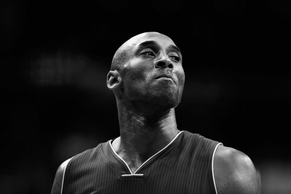 Veja como as celebridades estão homenageando Kobe Bryant através