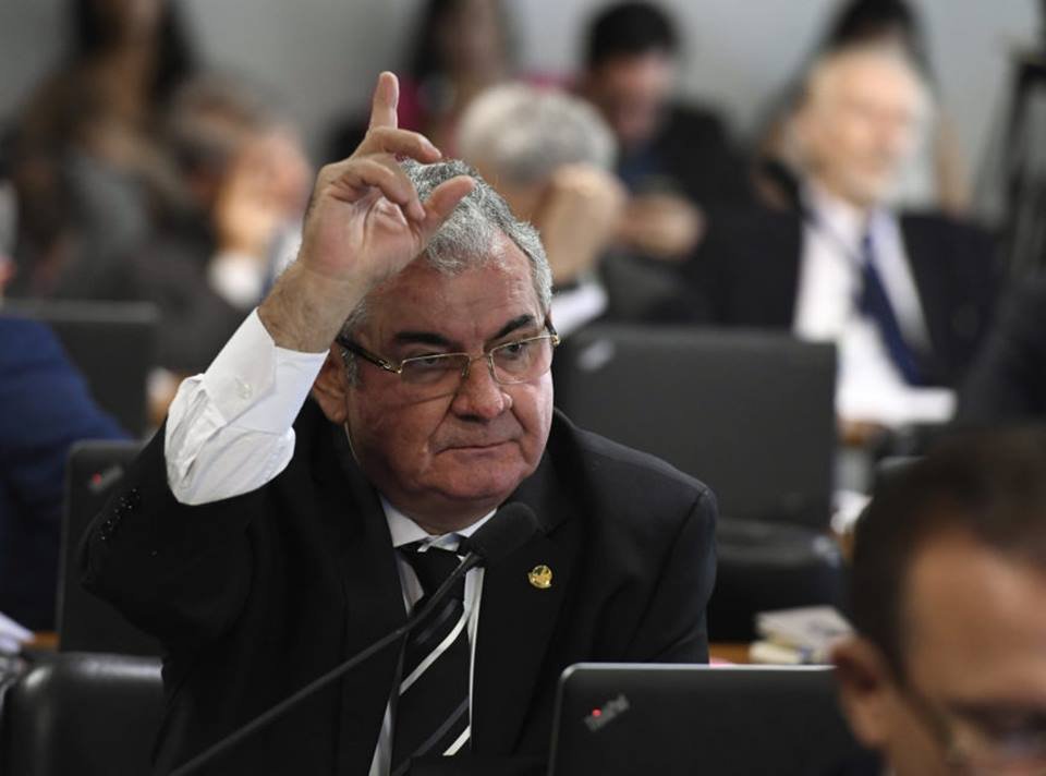 CORONEL PROVOCA E DIZ QUE PEC DOS PRECATÓRIOS SERÁ APROVADA NO SENADO senador Angelo Coronel