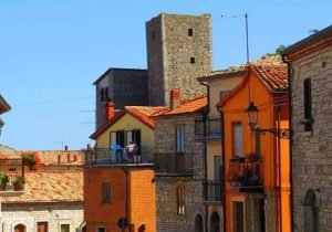 Quer morar na Itália? Cidade vende casas por R$ 5