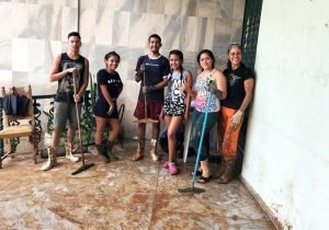 Venezuelanos ajudados em Minas Gerais retribuem após enchentes