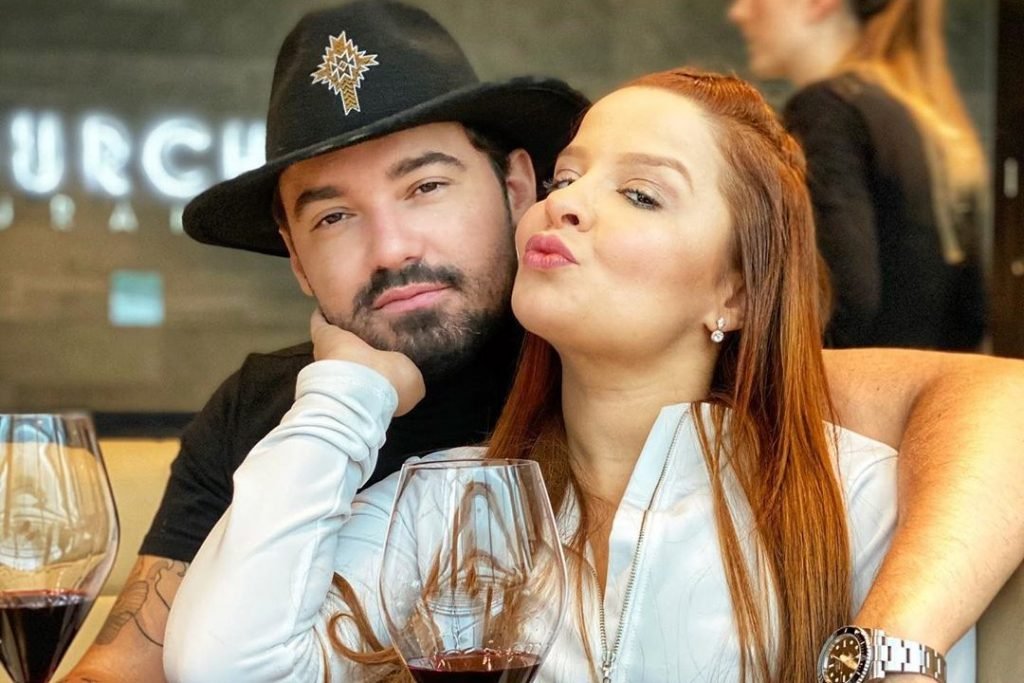 Maiara e Fernando juntinhos