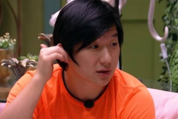 Pyong lee de camiseta laranja