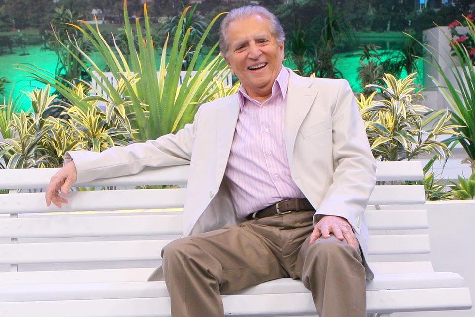 Carlos Alberto de Nóbrega é um dos mais antigos apresentadores da Tv brasileira, e ficou nacionalmente consagrado por conta do "A Praça é Nossa" (Foto Reprodução/Internet)