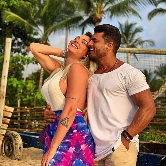 Juju Salimeni e Helisson Dias