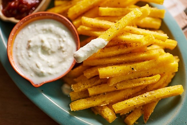 1530565645433-polenta-palito-assada