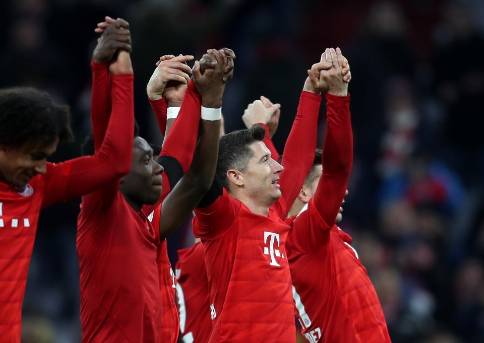 Bayern sofre para derrotar lanterna, mas se garante na liderança