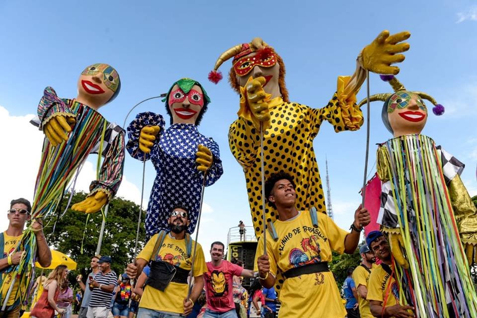 Imagem em destaque Veja quais são os blocos de Carnaval que desfilarão neste sábado no DF