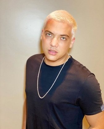 Wesley Safadão com cabelos loiros