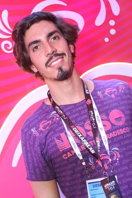 Gabriel David sorrindo