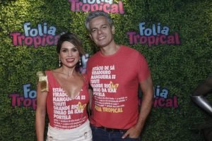 Folia Tropical teve show de Nando Reis no Sambódromo