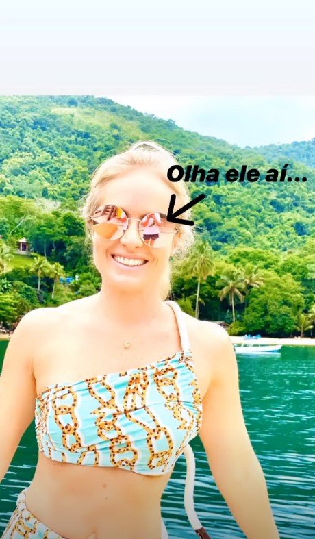Angélica de biquíni