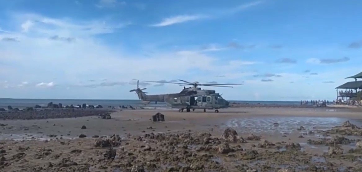 Vídeo: militar é ejetado de avião da FAB e resgatado no mar | Metrópoles