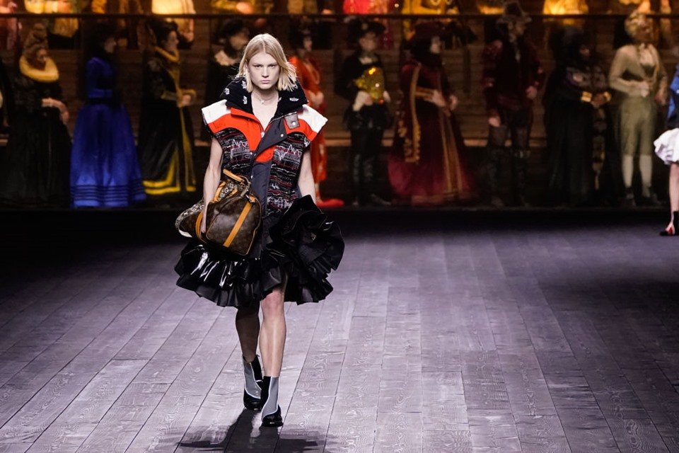 Louis Vuitton, Balenciaga e Valentino mostram a moda para a temporada mais  fria do ano