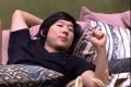 pyong lee deitado no sofá do bbb20