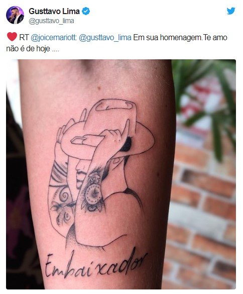 Fã tatua Gusttavo Lima com chifres