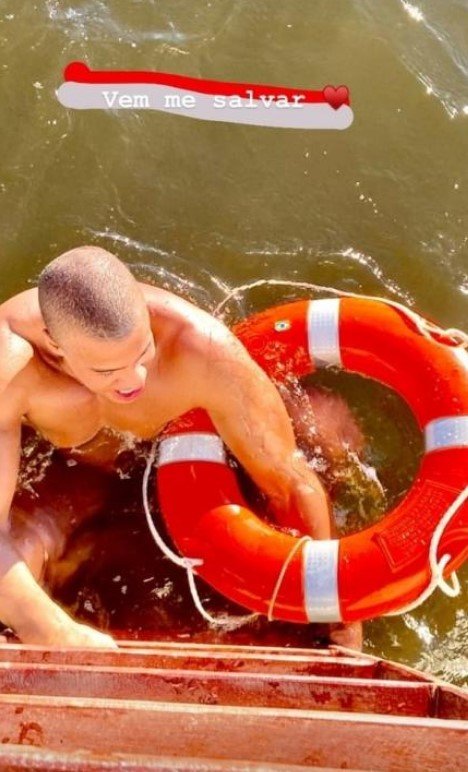 Thiago Oliveira viaja com nova namorada