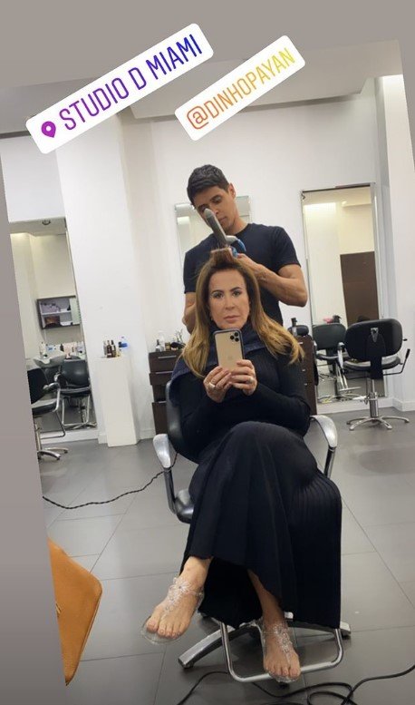 Zilu Godói no salão de beleza
