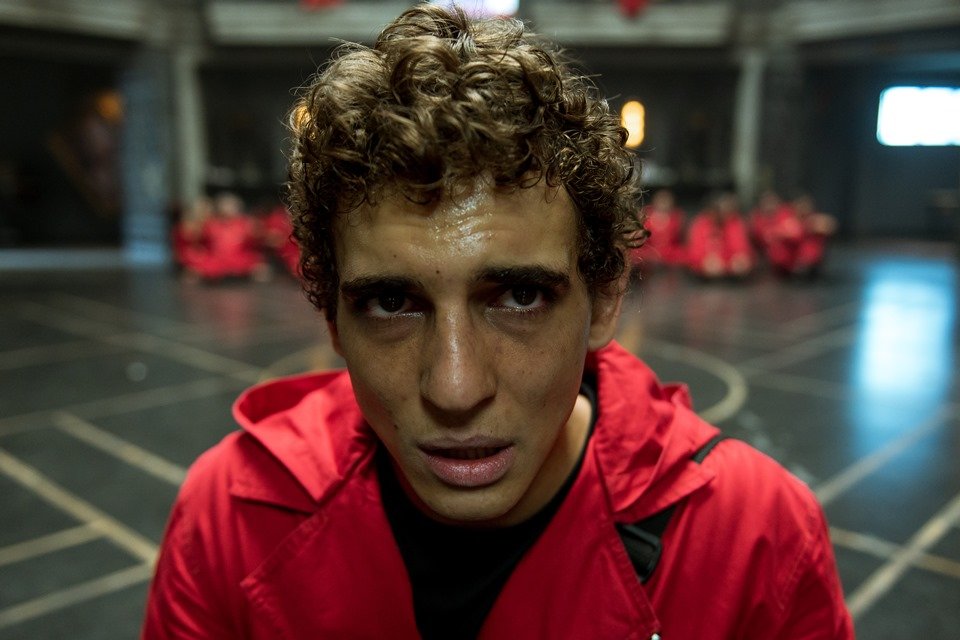 Rio, de La Casa de Papel, coloca bumbum para jogo e mostra ...