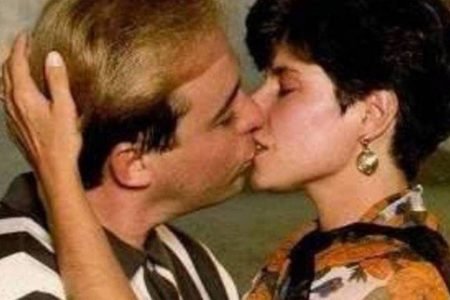 Gugu Liberato beijando Rose Míriam