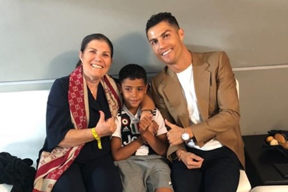 Dolores Aveiro ao lado do neto Cristiano Ronaldo Jr e o filho Cristiano Ronaldo