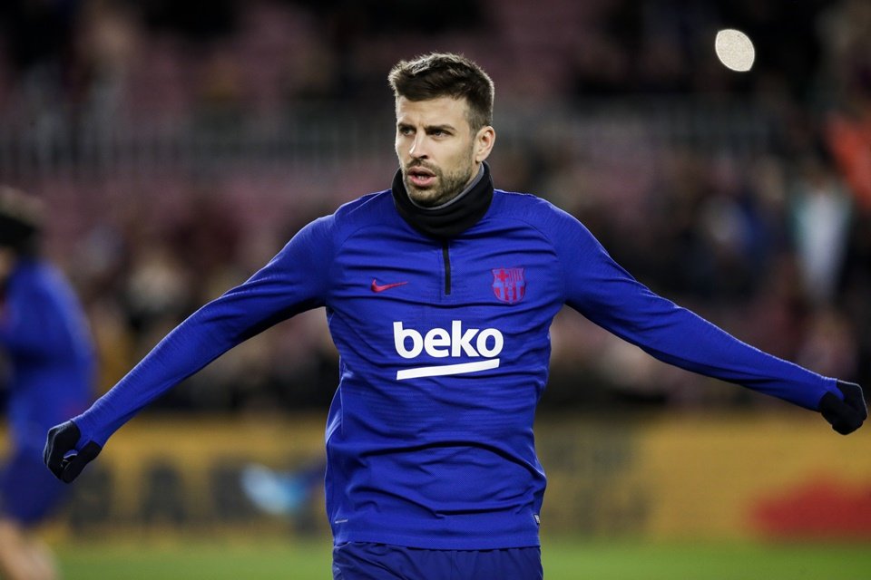 Piqué durante aquecimento do Barcelona