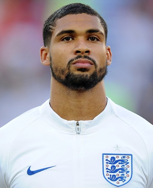 Loftus-Cheek em jogo da Inglaterra