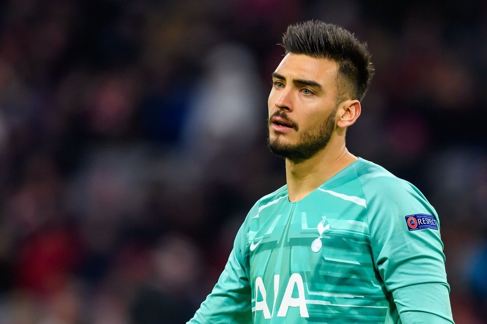 Paulo Gazzaniga em jogo do Tottenham