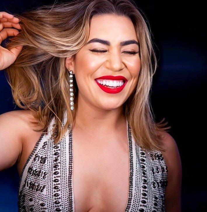 Naiara Azevedo lança mesma música de dupla e causa polêmica