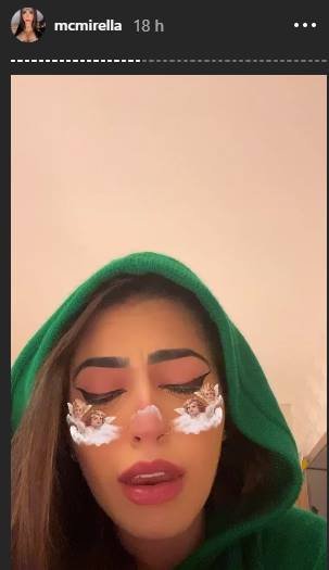 Mc Mirella de capuz verde nos Stories