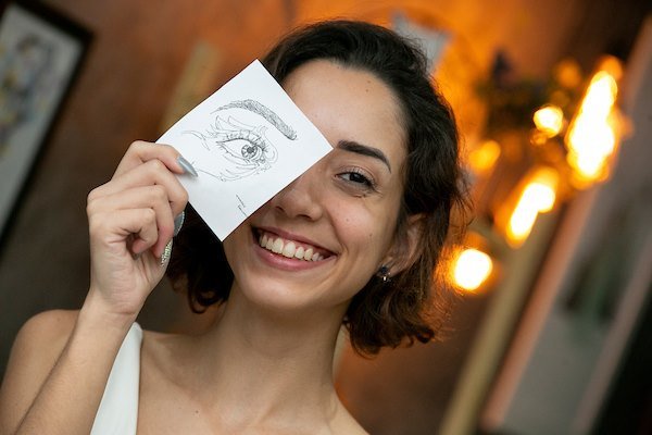 Mulher com ilustração