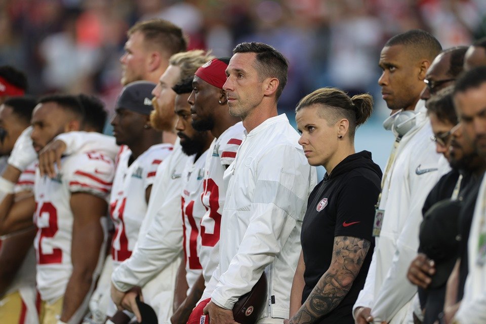 Katie Sowers do 49ers no Super Bowl LIV