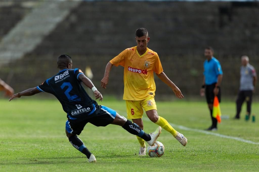 Fernandinho em jogo do Brasiliense