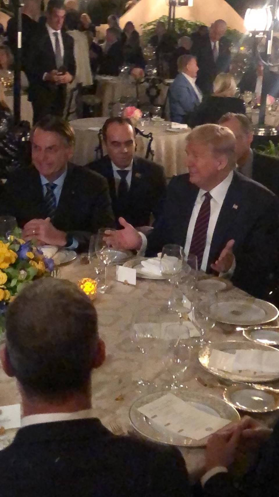 Bolsonaro e comitiva jantam com Donald Trump