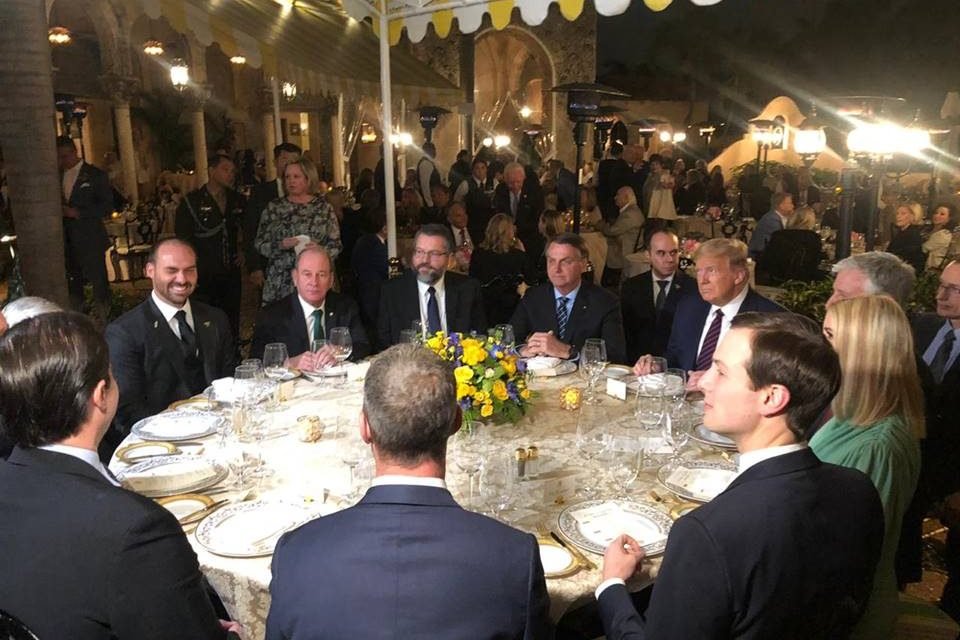 Presidente Bolsonaro janta com Donald Trump nos EUA
