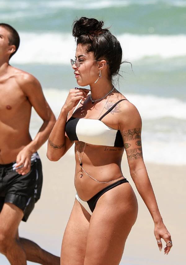Aline Riscado de biquíni
