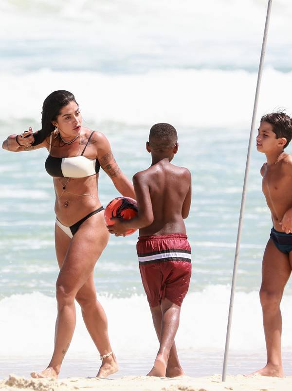 Aline Riscado de biquíni