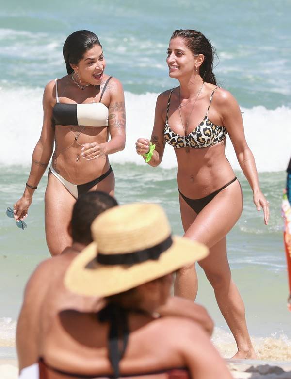 Aline Riscado de biquíni