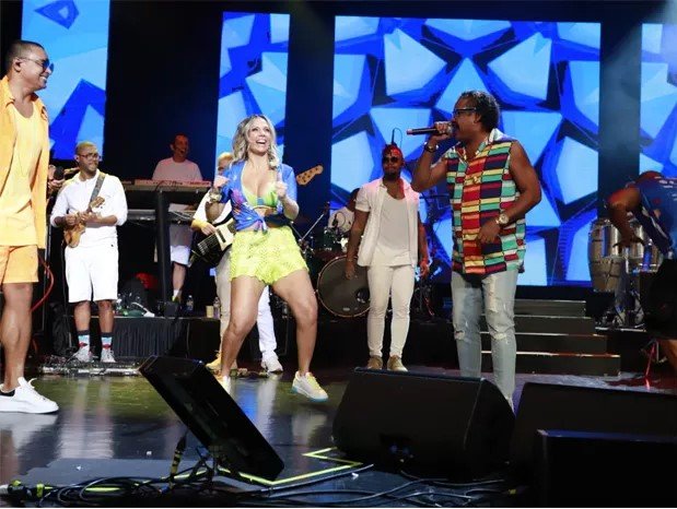 Carla Perez, Xanddy e Compadre Washington se apresentam em festa carnavalesca em Orlando