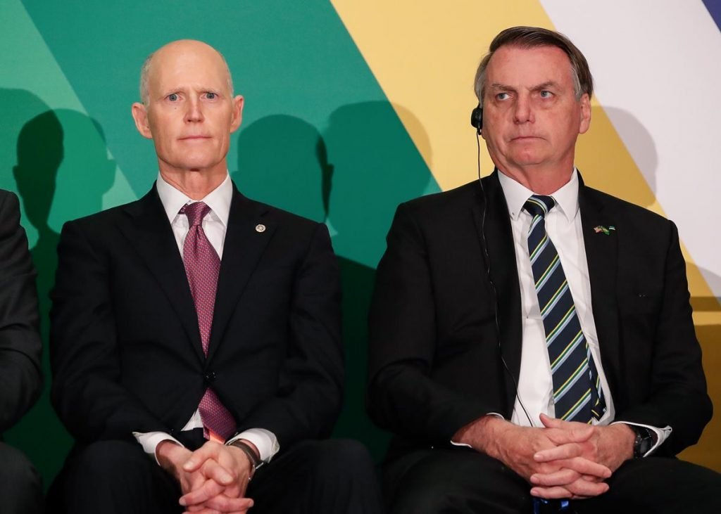 Bolsonaro com ponto eletrônico para tradução simultânea nos EUA