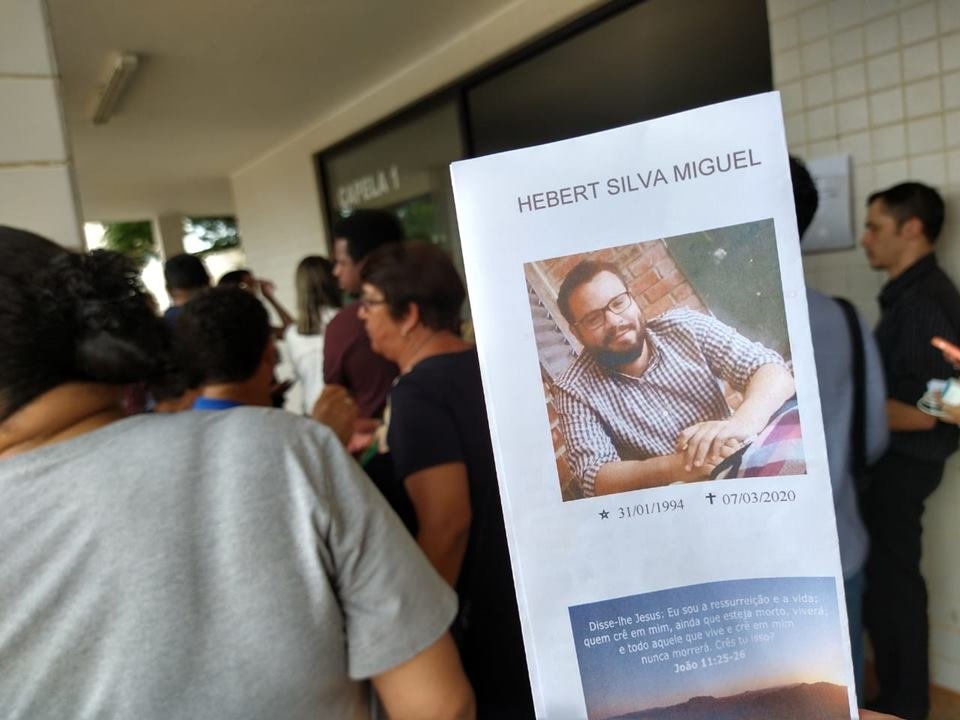 Enterro do professor Hebert, no cemitério de Taguatinga