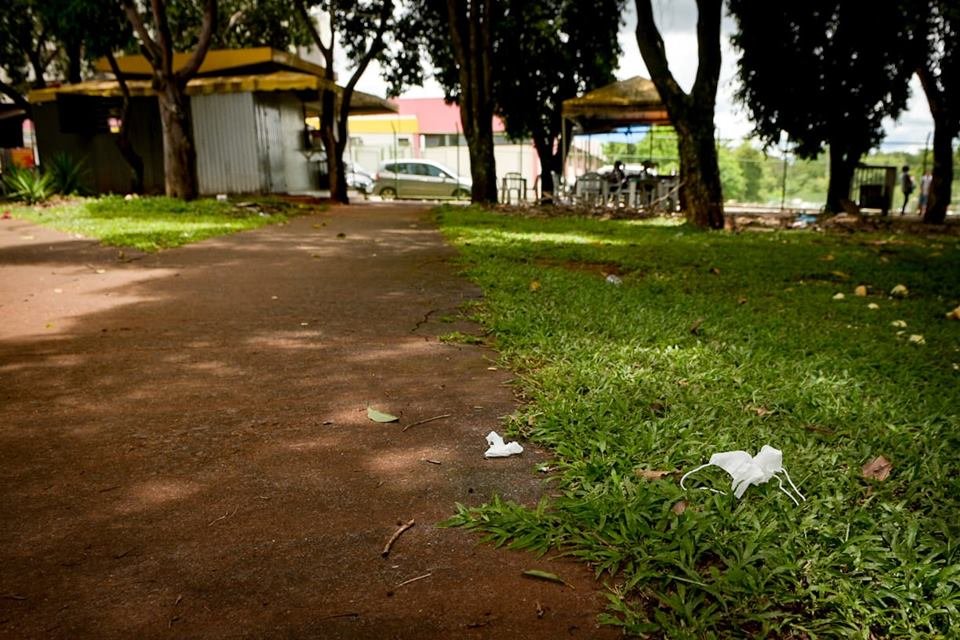 Máscaras de proteção contra o coronavírus em volta do Hospital Regional da Asa Norte (Hran)