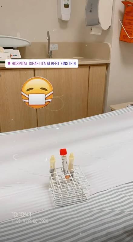 Tubos com exames de Gabriela Pugliesi no hospital
