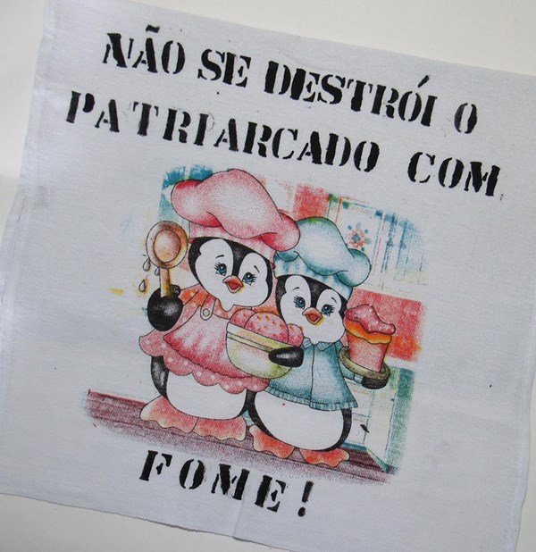 O pano de prato decorado pode combinar com o restante da decoração da sua  cozinha ou pode ser usa…