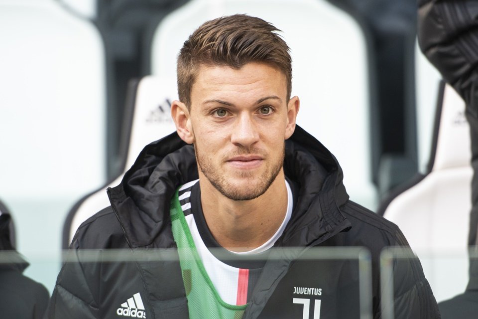 Daniele Rugani sorrindo