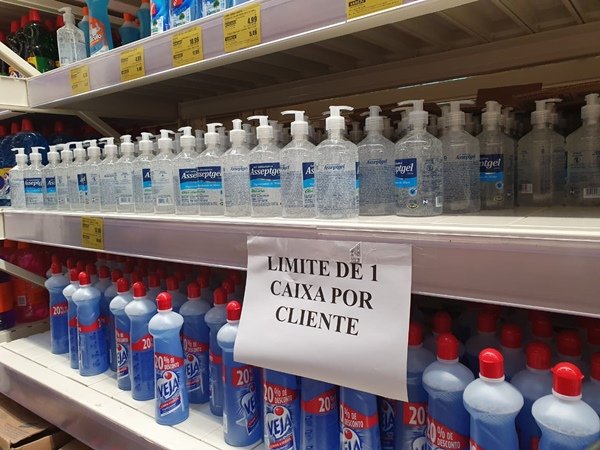 Venda de álcool em gel é limitada por supermercado