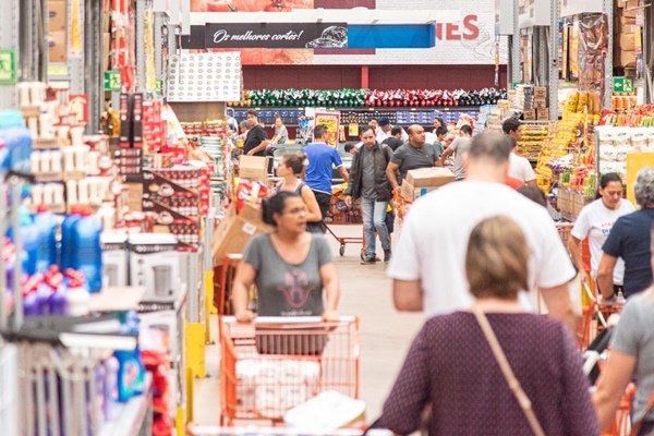 consumidores lotam supermercados do DF